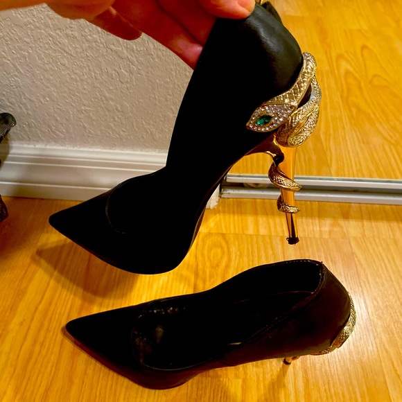 Shoe Dazzle Shoes - Black pump size 10 gold rhinestone embellished-with emerald color stone